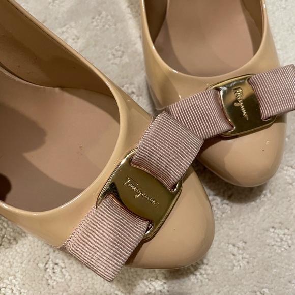 NEW Salvatore Ferragamo Vara Bow Top Size 8 Nude Pump